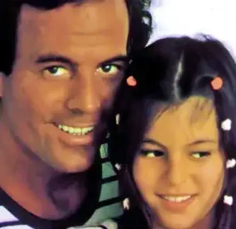 JulioIglesias_DeNiñaAMujer