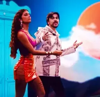 Greeicy&Juanes_Minifalda