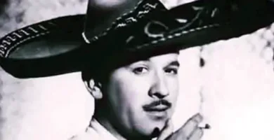 Letra de Nube Gris - Pedro Infante 1 Si me alejo de ti es porque he comprendido que soy la nube gris que nubla tu camino me voy para dejar que cambie tu destino que seas muy feliz mientras yo busco olvido